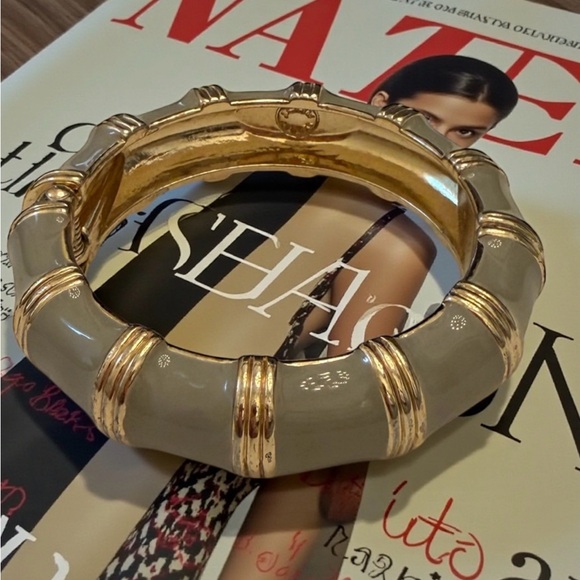 Vintage Elegant Hinged Taupe Enamel & Shiny Gold Tone Bangle Bracelet - Picture 2 of 5